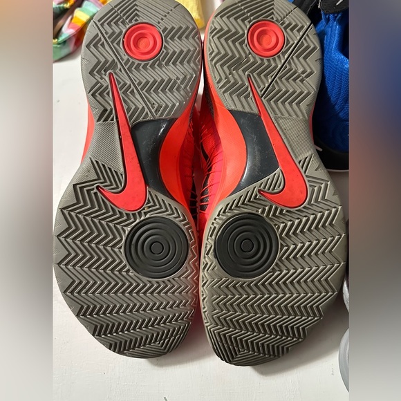 Orange and gray nike shoes - Picture 4 of 5